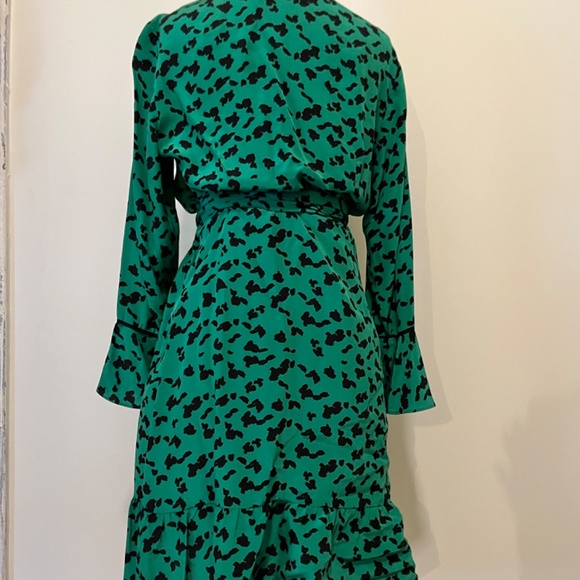 Emerald Green Silk - Picture 4 of 7